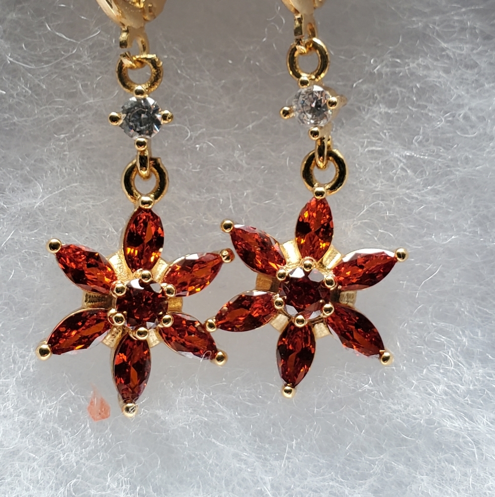 Cubic zirconia earing